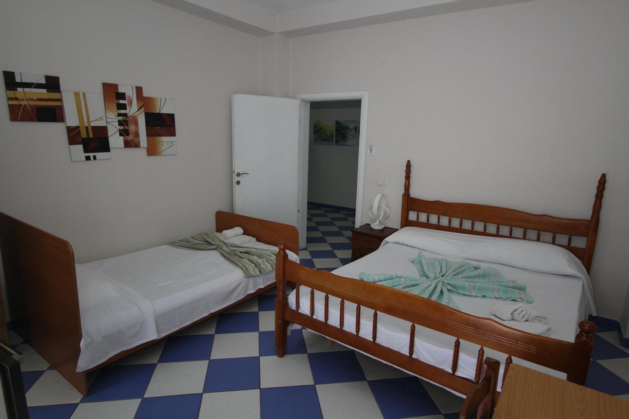 Kompleksi Eli Guest House ดูร์เรส ภายนอก รูปภาพ