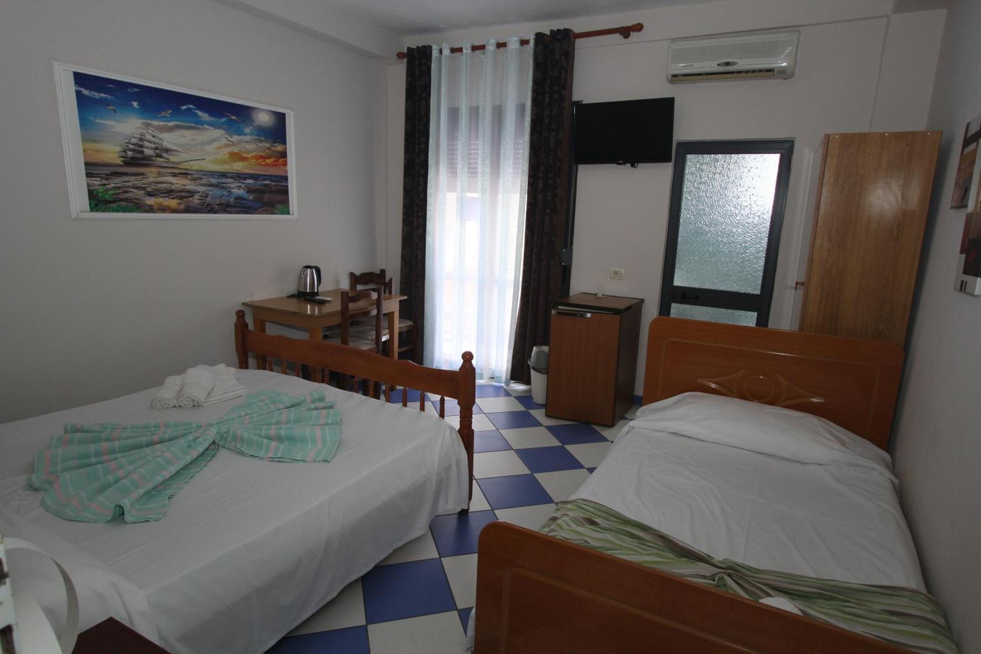 Kompleksi Eli Guest House ดูร์เรส ภายนอก รูปภาพ