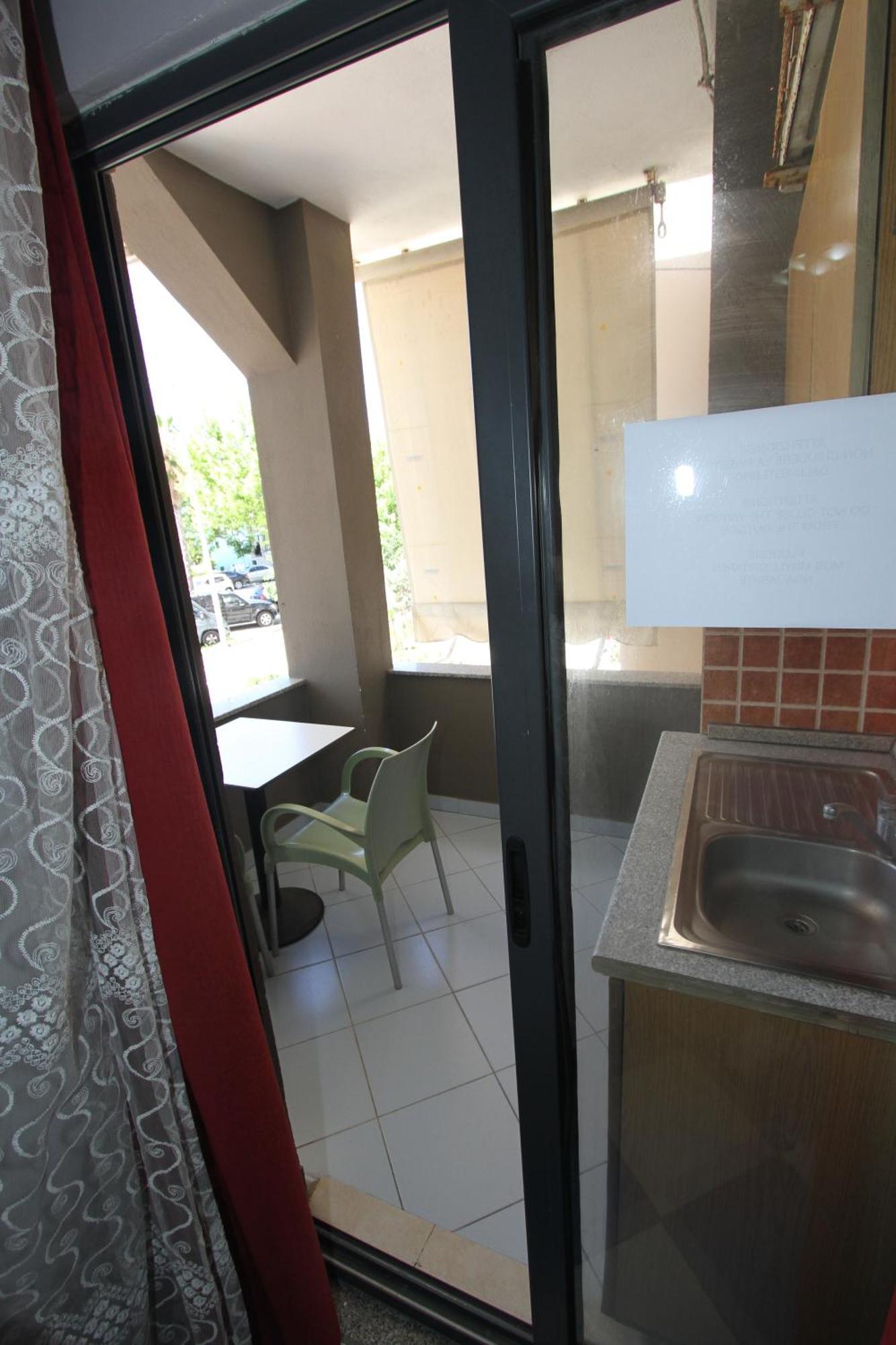 Kompleksi Eli Guest House ดูร์เรส ภายนอก รูปภาพ
