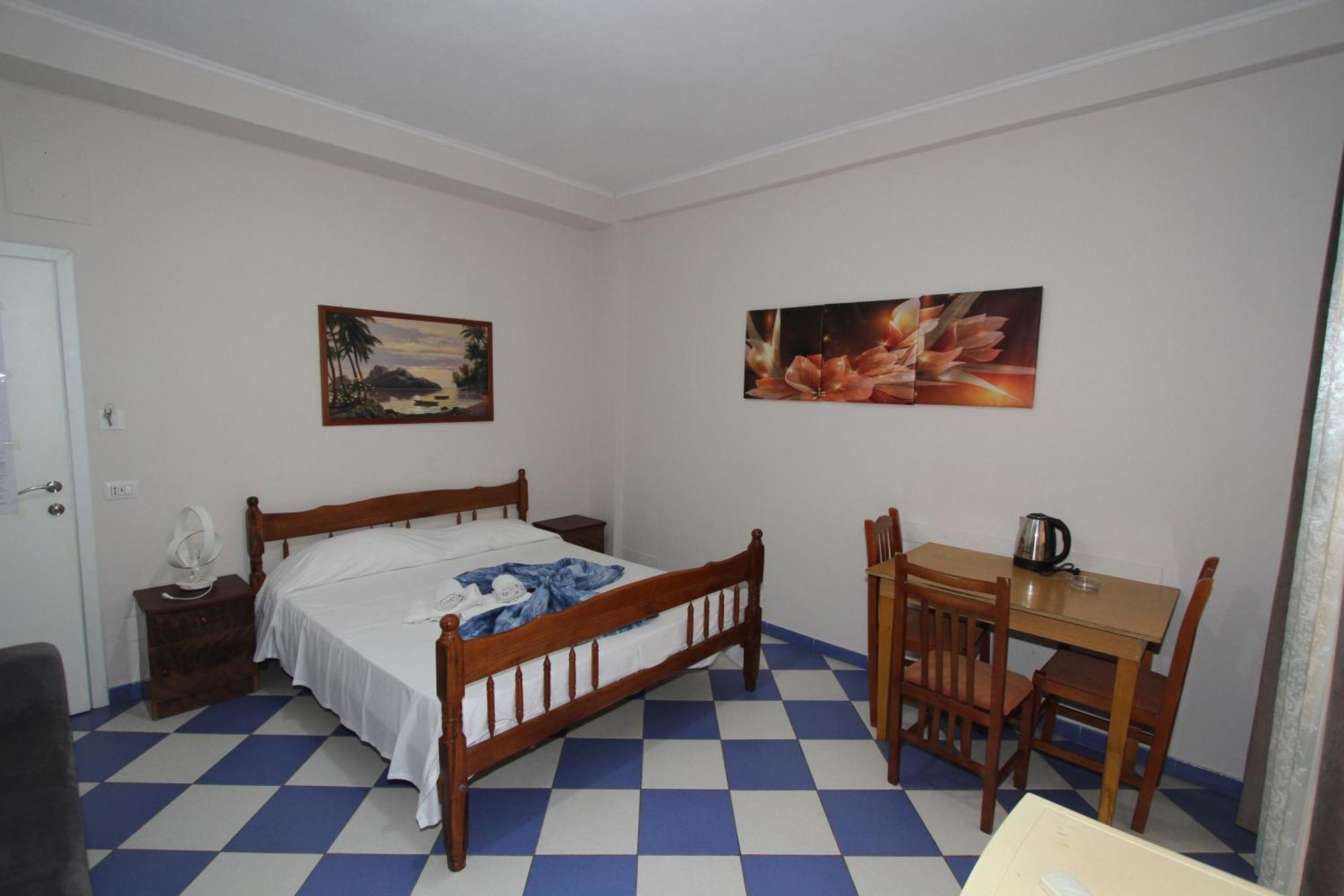 Kompleksi Eli Guest House ดูร์เรส ภายนอก รูปภาพ